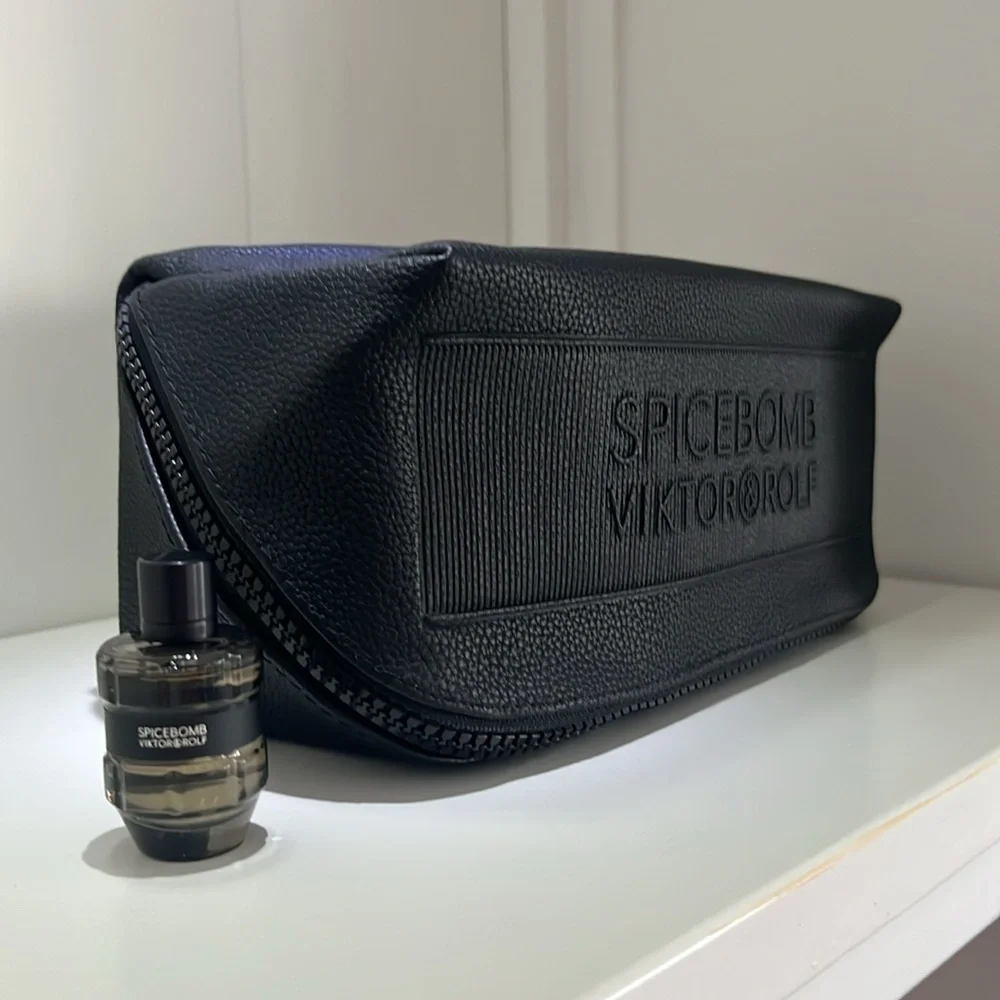 SPICEBOMB WITH TOILETRY BAG VIKTOR & ROLF-NEW